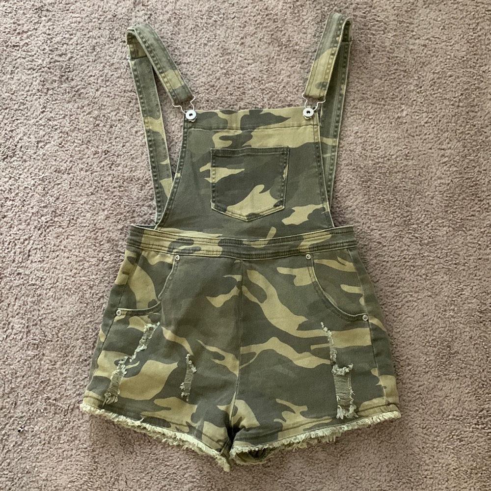 Army print short overalls
